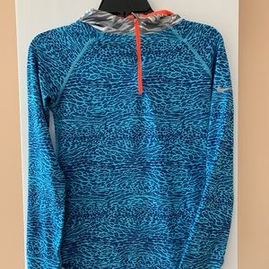 🌷Nike pro hoodie dry fit Girls XL or women S-M